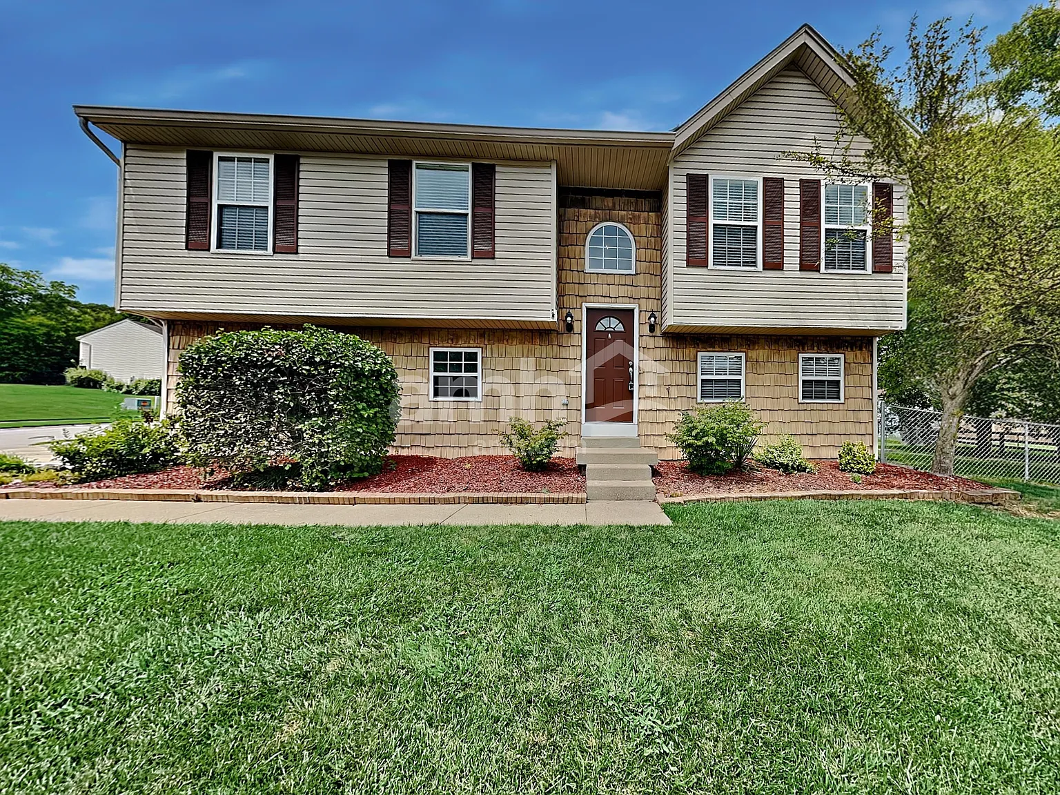 3 bed, 2.5 bath, 1730 sqft, $2,250 — Photo 1