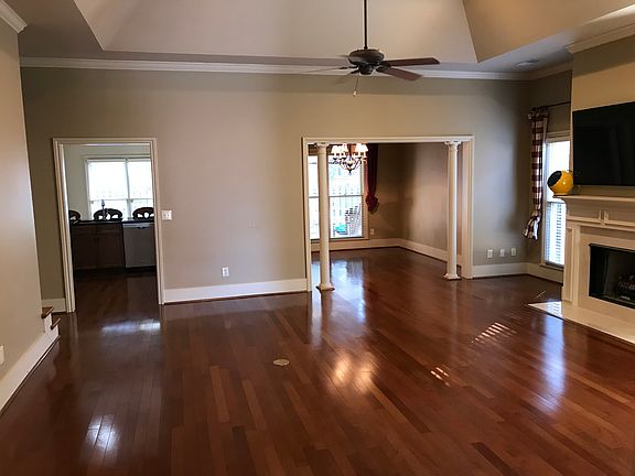 4th image of 250 Courtside Dr