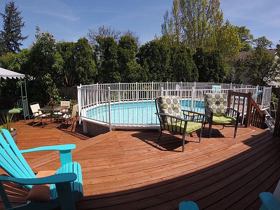 lots of room by the pool