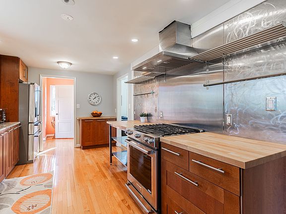 4th image of 609 S Wakefield St