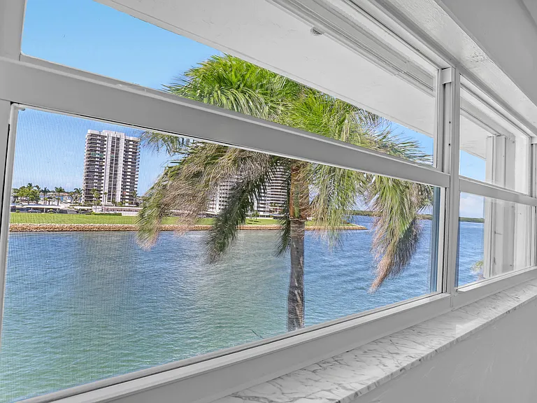 28 Yacht Club Dr — Photo 9