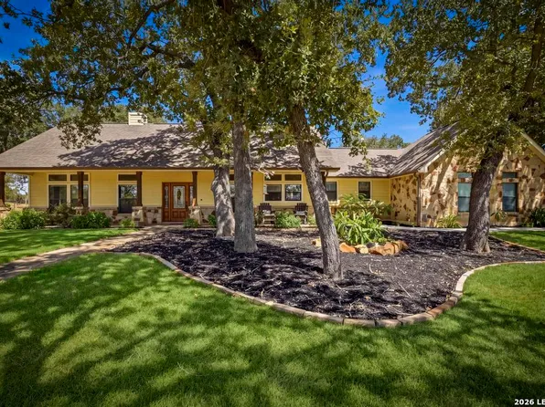 15 Post Oak Rd, La Vernia, TX 78121