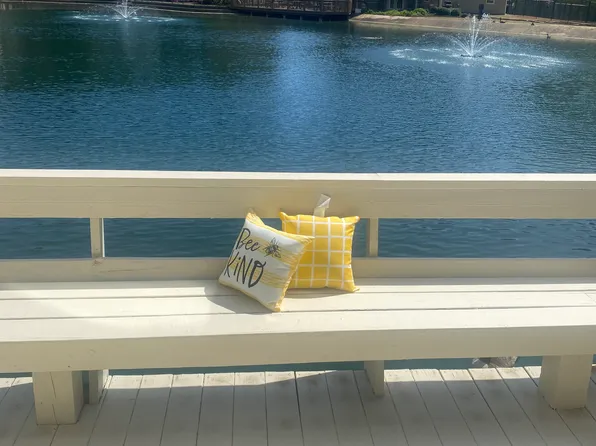 33 Lakes Edge Dr SE, Smyrna, GA 30080