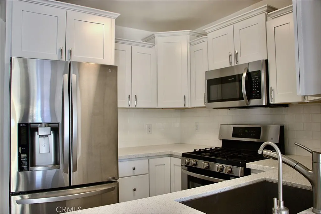 2 bed, 899 sqft, $2,900 — Photo 1