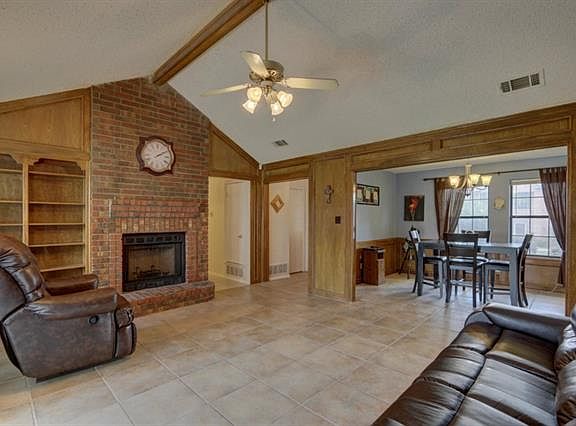 2nd image of 814 Ramblewood Dr