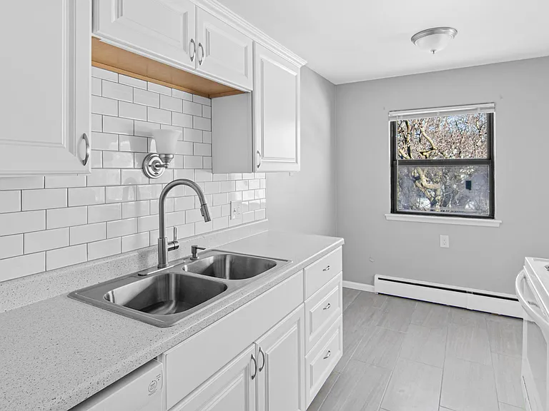 1086 York Ave #1 — Photo 1