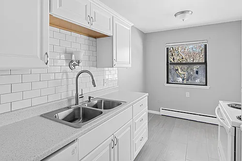 1086 York Ave Photo 1