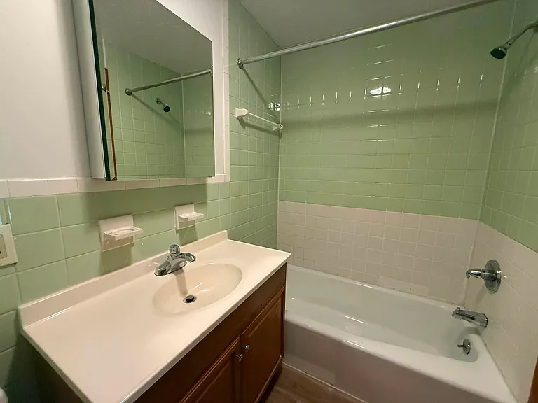Eastbrook Apartments — Photo 8