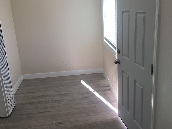 3rd image of 22913 Marjorie Ave