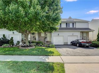 27 Forest Garden Dr #37, Matawan, NJ 07747