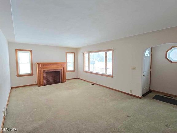 4th image of 6093 Elyria Ave