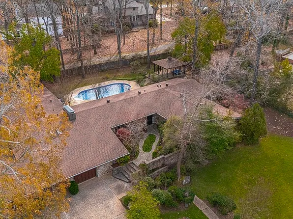 12 Club Manor Dr, Maumelle, AR 72113