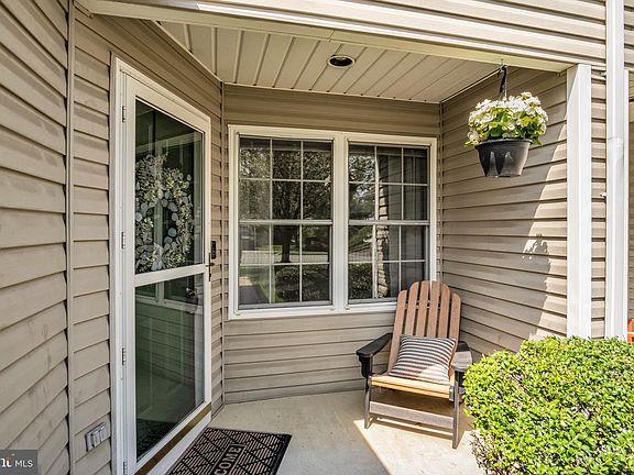 3rd image of 127 Heron Way
