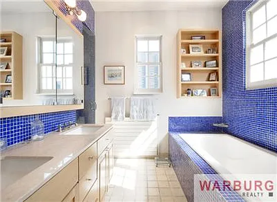 Sold by Warburg | media 9