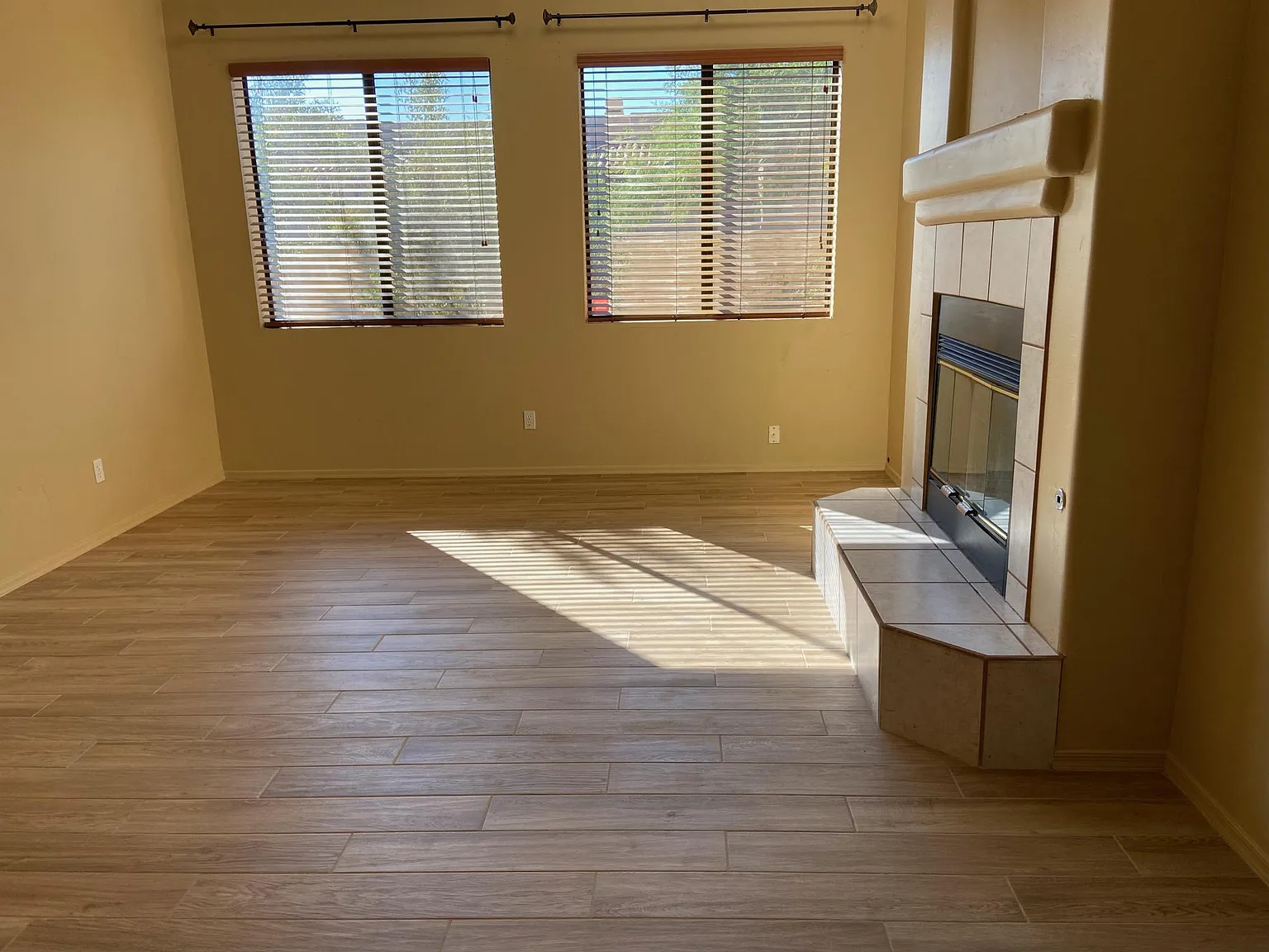3 bed, 2595 sqft, $2,345 — Photo 3