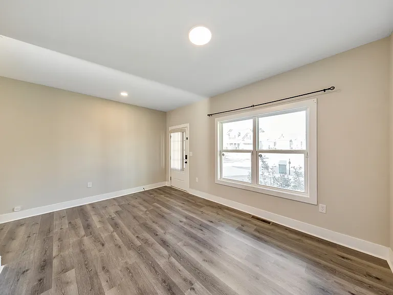 336 Nobleman Way — Photo 9