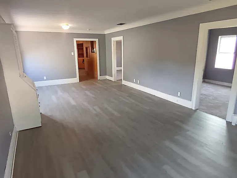 4625 Lewis Ave — Photo 3