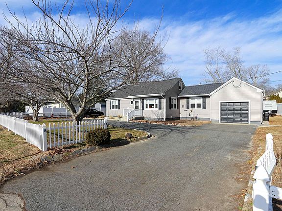 3rd image of 643 Town Bank Rd N