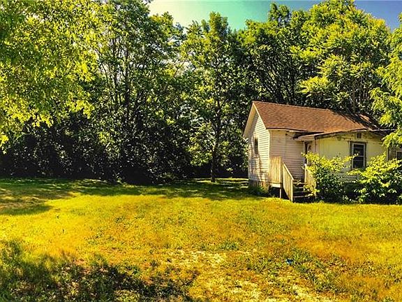 4th image of 805 E Railroad Ave