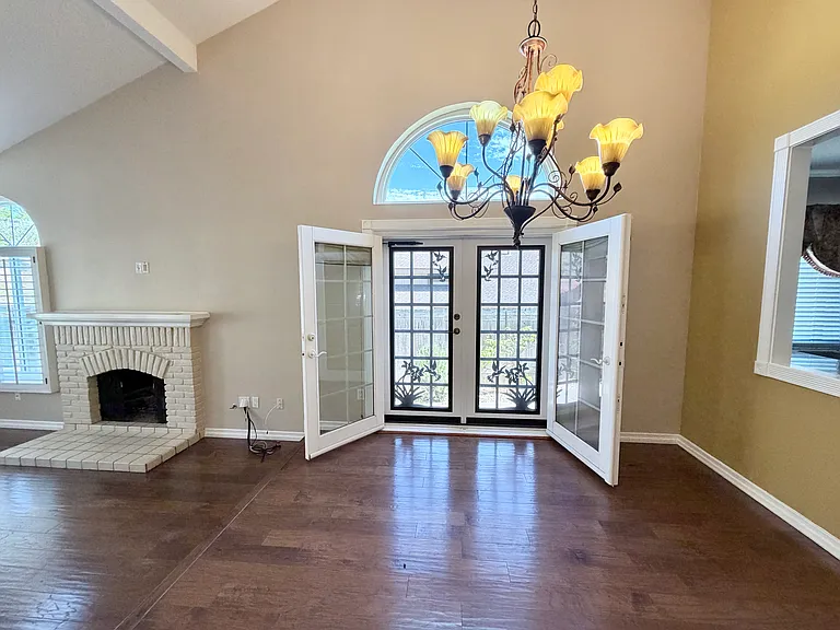 2134 Merlyn Pl — Photo 4