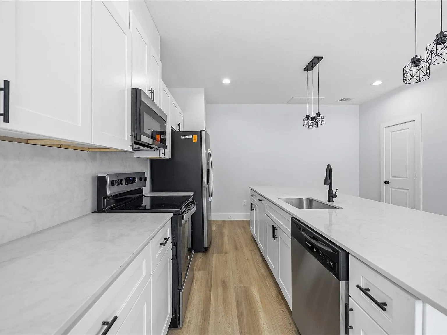 2 bed, 2.5 bath, 1052 sqft, $1,750 — Photo 4