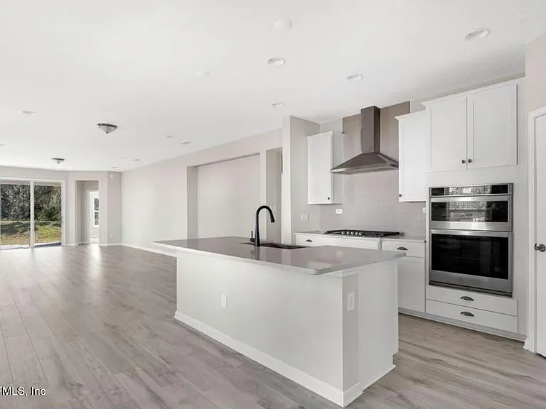 356 Bermudez Way — Photo 3