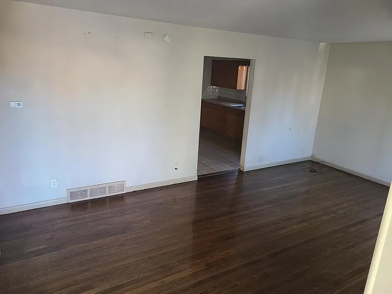 4919 Carey St — Photo 2