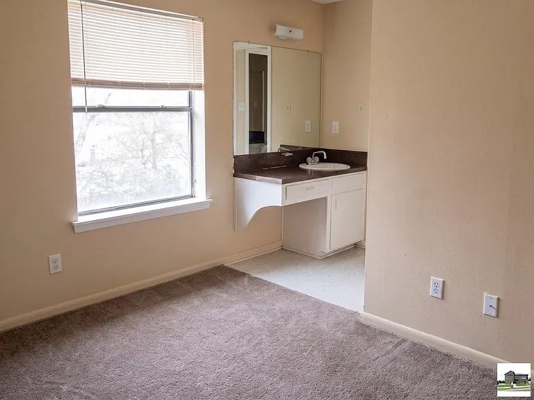 705 Traci Dr — Photo 8