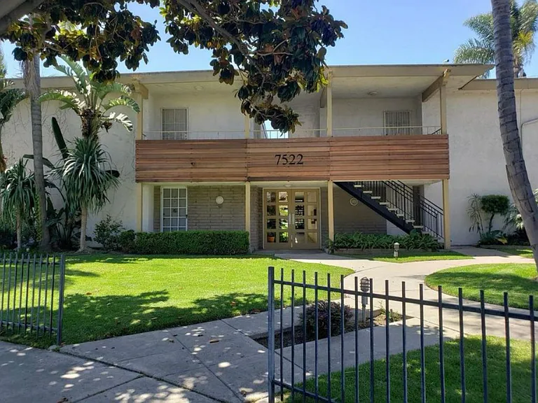 7522 Amazon Dr #8 — Photo 1