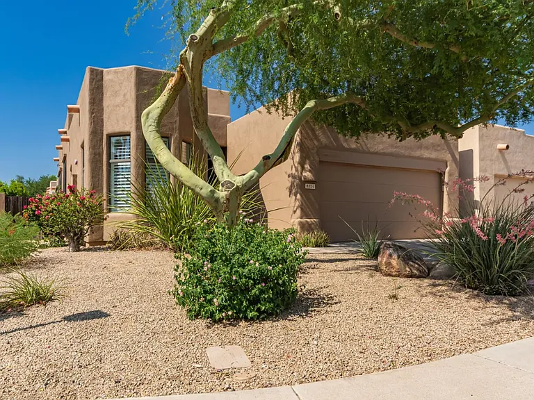 8324 E Cactus Wren Rd — Photo 3