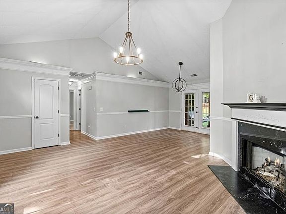 4th image of 1870 Emerald Dr