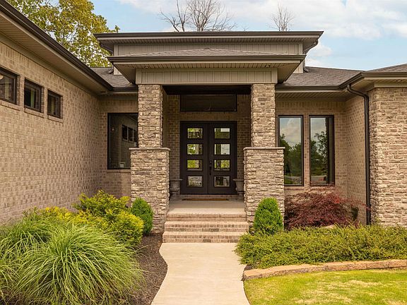 3rd image of 390 Forest Ridge Dr