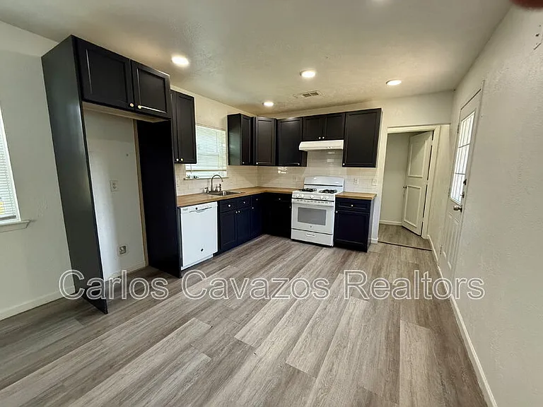 1617 Meadowbrook Dr — Photo 4