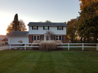 7994 N Crestview Rd, Stillman Valley, IL 61084