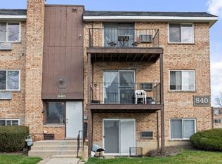 840 W College Blvd APT 102, Addison, IL 60101