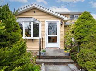 4 Hillcrest Dr, Glen Head, NY 11545