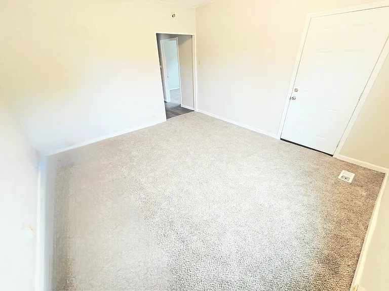 233 E 12th St #1 — Photo 2