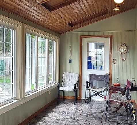 3rd image of 152 Mountain View Avenue