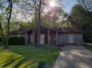 1809 S 1st St, Ocean Springs, MS 39564