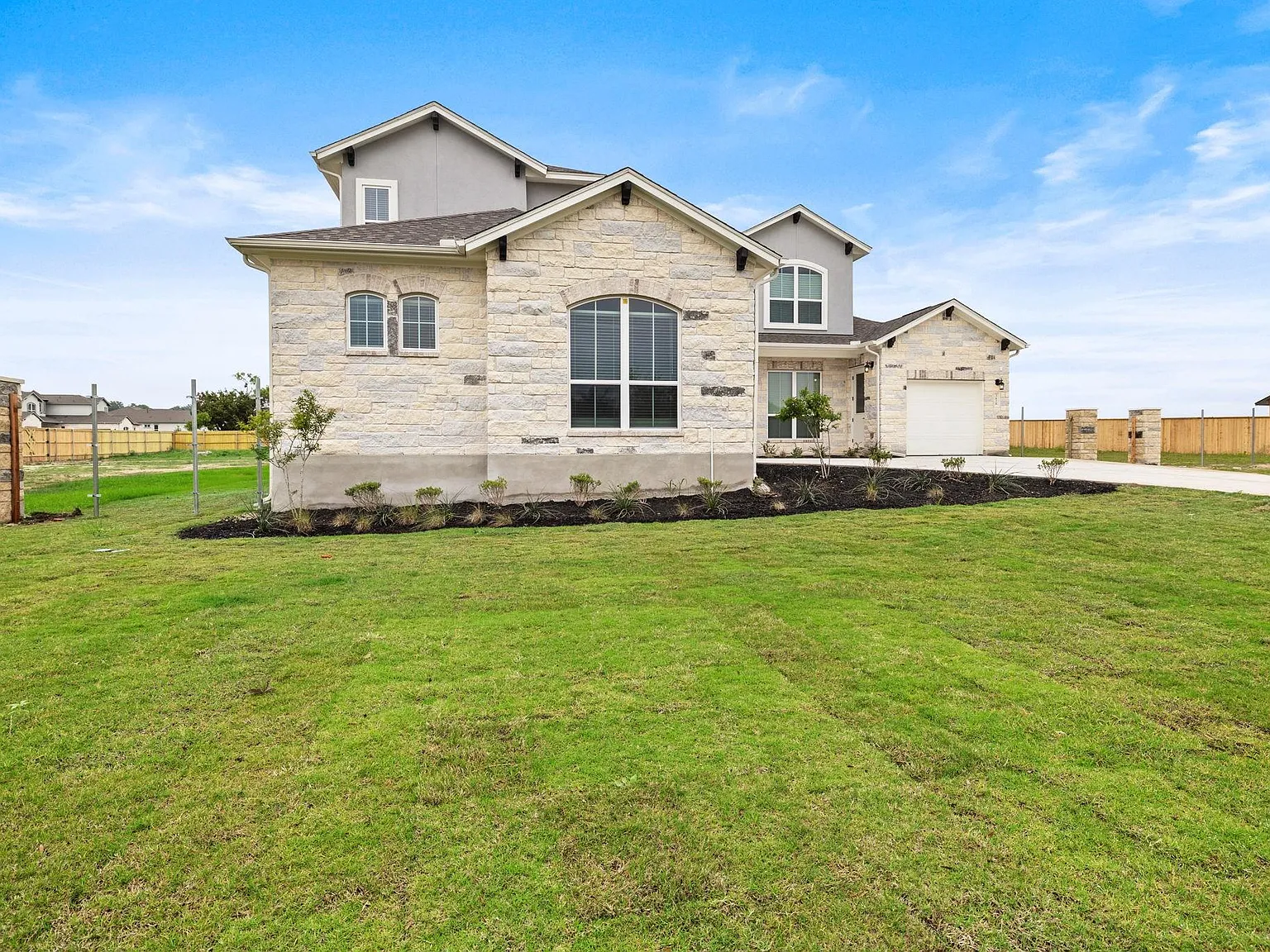 4 bed, 4.0 bath, 3719 sqft, $4,095 — Photo 3