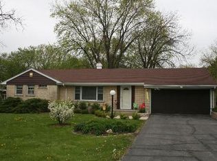 470 N Shady Oaks Dr, Elgin, IL 60120