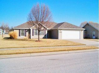 3424 W 28th St, Lawrence, KS 66047