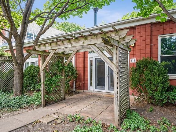 2nd image of 5823 N Ravenswood Ave APT 118