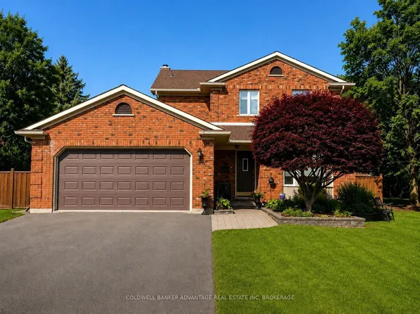 28 Dixon Cres, Welland, ON L3C 6P4