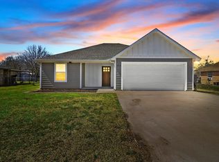 303 Armstrong St, Valley View, TX 76272