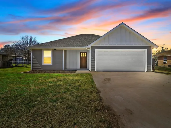 303 Armstrong St, Valley View, TX 76272