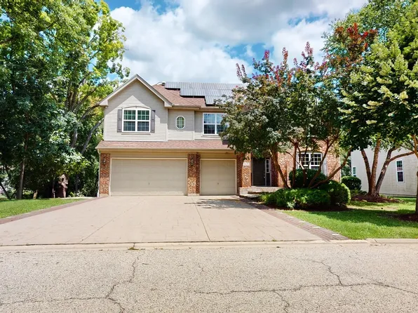 5670 Brentwood Dr, Hoffman Estates, IL 60192