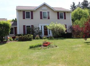 87 Inglesid Ln, Liverpool, NY 13090