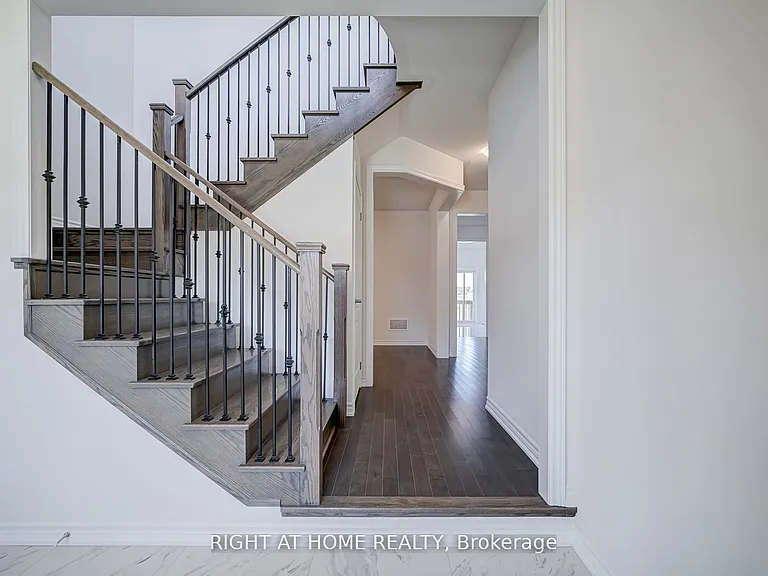 96 Connell Dr — Photo 3