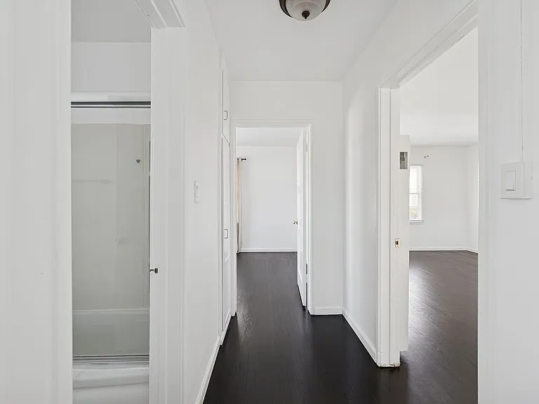 2032A Delaware Ave — Photo 9